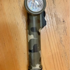 ミリタリー懐中電灯　迷彩デザインＬ型の画像