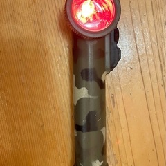 ミリタリー懐中電灯　迷彩デザインＬ型の画像