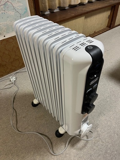 美品」デロンギアミカルド オイルヒーター ピュアホワイト+ブラック