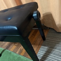 ピアノの椅子　上げ下げ調整加納タイプの画像
