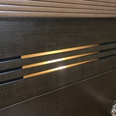 シングルベッド　ブラウン　照明、コンセント付きの画像