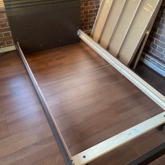 シングルベッド　ブラウン　照明、コンセント付きの画像