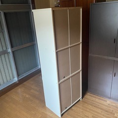 スライドレール付き収納棚の画像