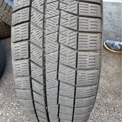 スタッドレスタイヤホイール付き4本の画像