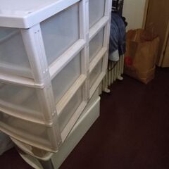 衣装ケース３段タイプと一段タイプ✕２の画像