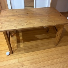 ダイニングテーブルの画像