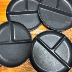 仕切り付きプレート　四枚の画像