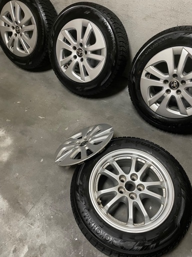 新型シエンタなどにプリウス純正アルミホイール&185/65R15スタッドレス