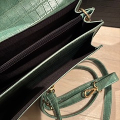 美品 タグ付き ショルダーバッグ クロコダイル柄 4ポケットの画像