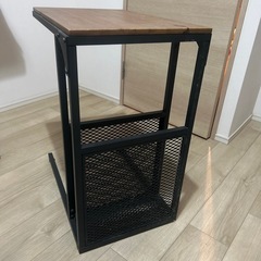 アンティーク調サイドテーブルの画像