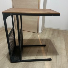 アンティーク調サイドテーブルの画像