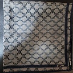 ＆CELINE(セリーヌ) 金色のブランド銘がきりりと美しい大判メンズハンカチ、いかがでしょうか？の画像