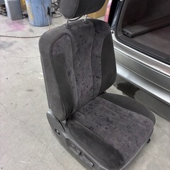 17クラウン アスリートV 運転席シートの画像