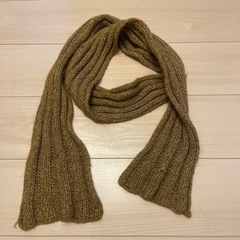 ユニセックス　ライトブラウン（黄土色）ニット マフラー リブ編みの画像