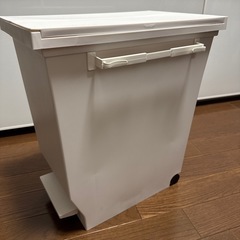 蓋付きゴミ箱(LIFELEX　棚下で使えるペール　４０Ｌ　ホワイト　抗菌仕様)の画像