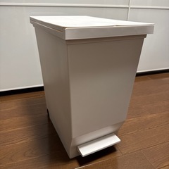 蓋付きゴミ箱(LIFELEX　棚下で使えるペール　４０Ｌ　ホワイト　抗菌仕様)の画像