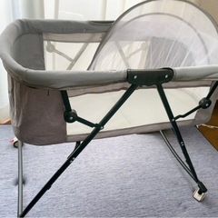 ベビーベッドの画像