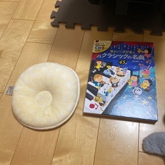 ベビーシートやおもちゃの画像