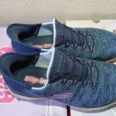 菜々緒スケッチャーズスリップインズ・ショートブーツ・ショップチャンネル・ウェッジパンプスの画像