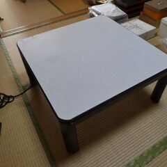 こたつ(こたつ布団無し)の画像