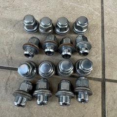 スタッドレスタイヤ　ホイールナット付き　15インチ　2022年製　　　の画像