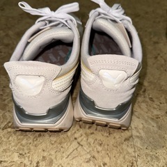 プーマスニーカー23.5㎝の画像