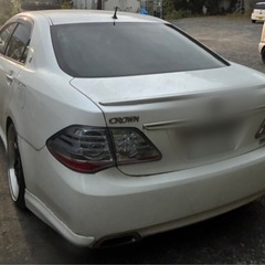 200クラウンハイブリッド　3500ccの画像