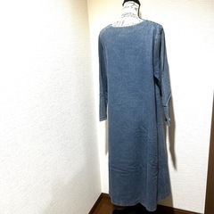 長袖 デニム ロングワンピース ライトブルー　オールシーズン　ポケット　冬の画像