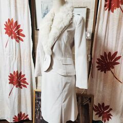 ANY SIS(エニィスィス) ゆらふわ、リアルファーの襟元が綺麗可愛い冬スーツ。いかがでしょうか？の画像