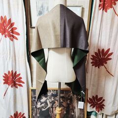 新品未使用、箱付。URBAN RESEARCH DOORS(アーバン リサーチ ドアーズ) シルク100％、極上最高級ストール【グリーン＆ベージュ】。いかがでしょうか？の画像