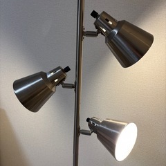暖色系スタンドライトの画像