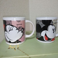 年末売りサービス品！！　未使用ディズニーミッキーマウス、ミニーマウスマグカップとプレート1枚湯呑み2個　　計５個セットの画像