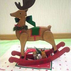 アメリカ製のトナカイのクリスマス飾り・木製サンタのパズルの飾り2つ・タオルの画像