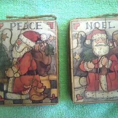 アメリカ製のトナカイのクリスマス飾り・木製サンタのパズルの飾り2つ・タオルの画像