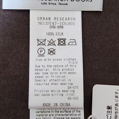 新品未使用、箱付。URBAN RESEARCH DOORS(アーバン リサーチ ドアーズ) シルク100％、極上最高級ストール【グリーン＆グレー】。いかがでしょうか？の画像