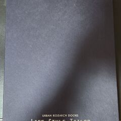 新品未使用、箱付。URBAN RESEARCH DOORS(アーバン リサーチ ドアーズ) シルク100％、極上最高級ストール【グリーン＆グレー】。いかがでしょうか？の画像