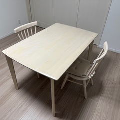 ダイニングテーブルの画像