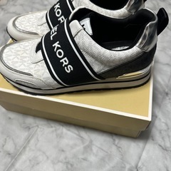 美品✨MICHEAL KORS スニーカーの画像