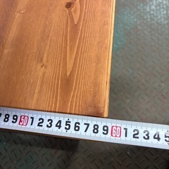 木製ナチュラルウッドテーブルの画像