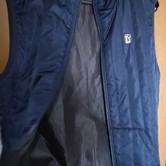 【PGA TOUR】ゴルフ用ベスト＜紺＞　ＬＬサイズ　　数回の未着用のみ（洋服の青山で購入）の画像