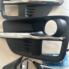 スバルレボーグ初期の フロントバンパーグリルセット、クロームアクセント付き、ブラックプラスチック製。 の画像