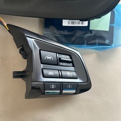 スバルレボーグ初期の フロントバンパーグリルセット、クロームアクセント付き、ブラックプラスチック製。 の画像