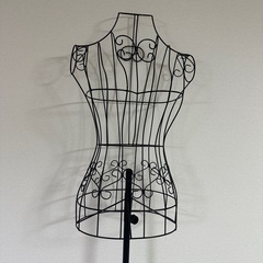 黒いワイヤーマネキン 調整可能スタンド付きの画像