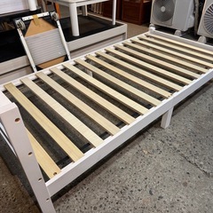 決まりました　シングルベッドフレーム　白　シンプル木製すのこタイプの画像