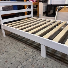 決まりました　シングルベッドフレーム　白　シンプル木製すのこタイプの画像