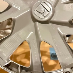 ホンダN-BOX純正ホイールキャップ　新車外しの画像