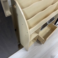 絵本ラックの画像