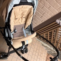 combiベビーカーの画像