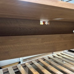 LOWYA（ロウヤ）家具 デスク（140×70）タップ収納付き ワークデスク 木目調 定価14,000円 → 6600円の画像