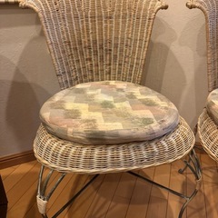 オシャレな椅子4個あります！の画像